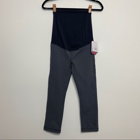 Isabel Maternity Active Capri & Crossover Leggings - Picture 8 of 8